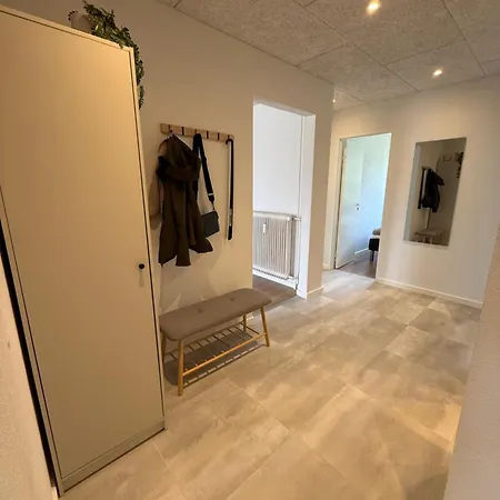 Completely Renovated Apartment, 6 Sleeps Apartmán Herning