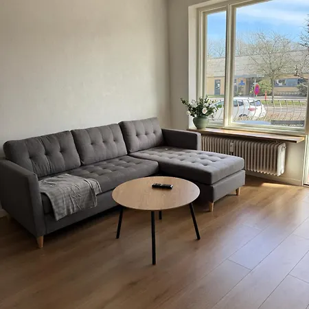 Completely Renovated Apartment, 6 Sleeps Apartmán Herning
