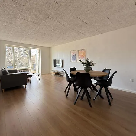 Apartmán Completely Renovated Apartment, 6 Sleeps *